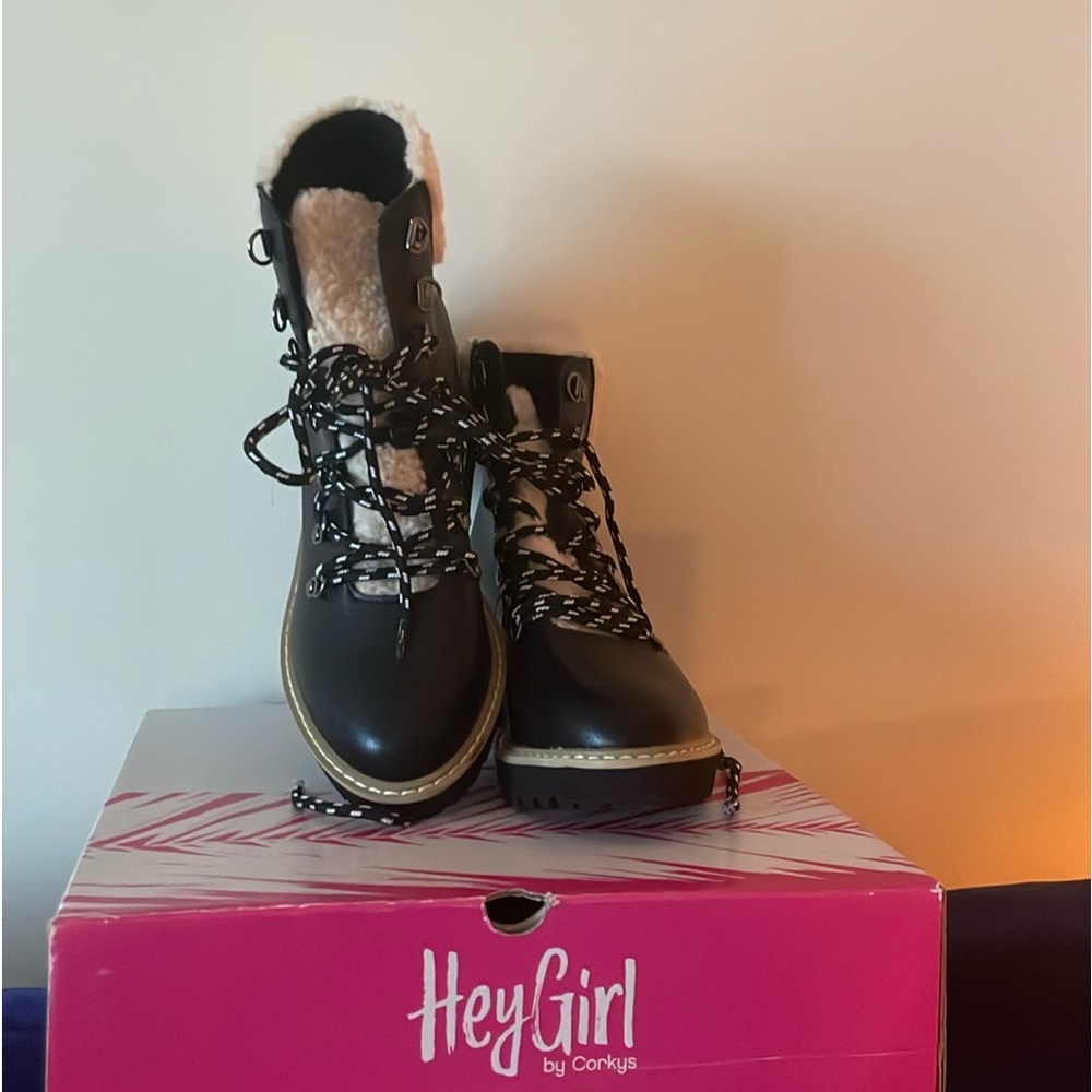 Never been worn. Size 8 but fits like a 7 1/2.